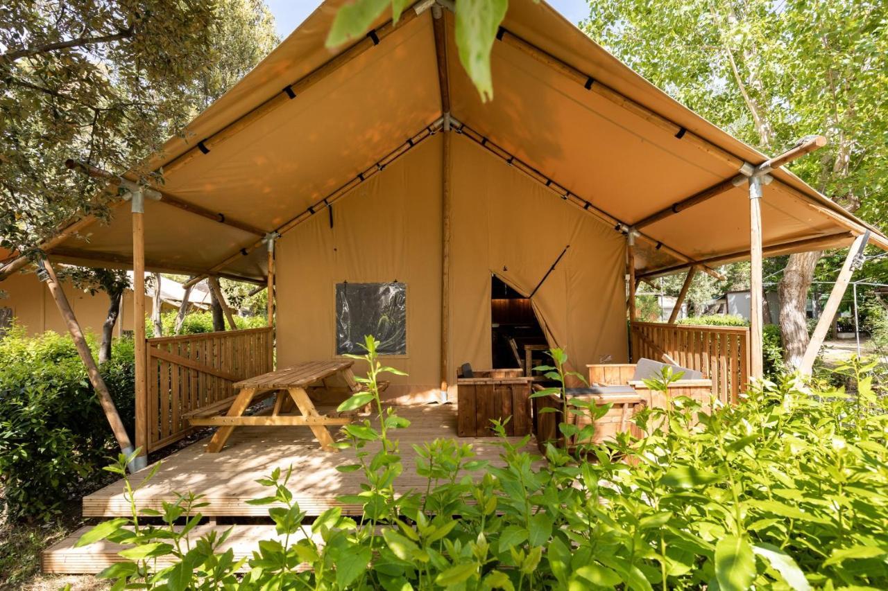 ואדה Camping Campo Dei Fiori - Glamping4All מראה חיצוני תמונה
